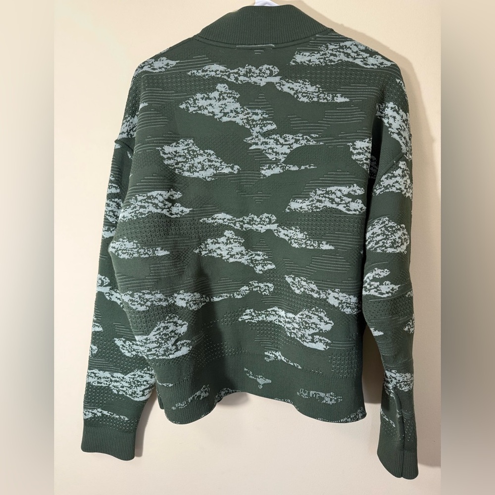 Gymshark Olive Camouflage Bomber Jacket Medium - Picture 7 of 7